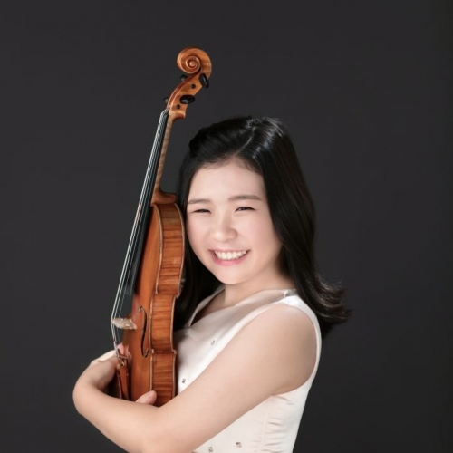 Jinan Woo Headshot